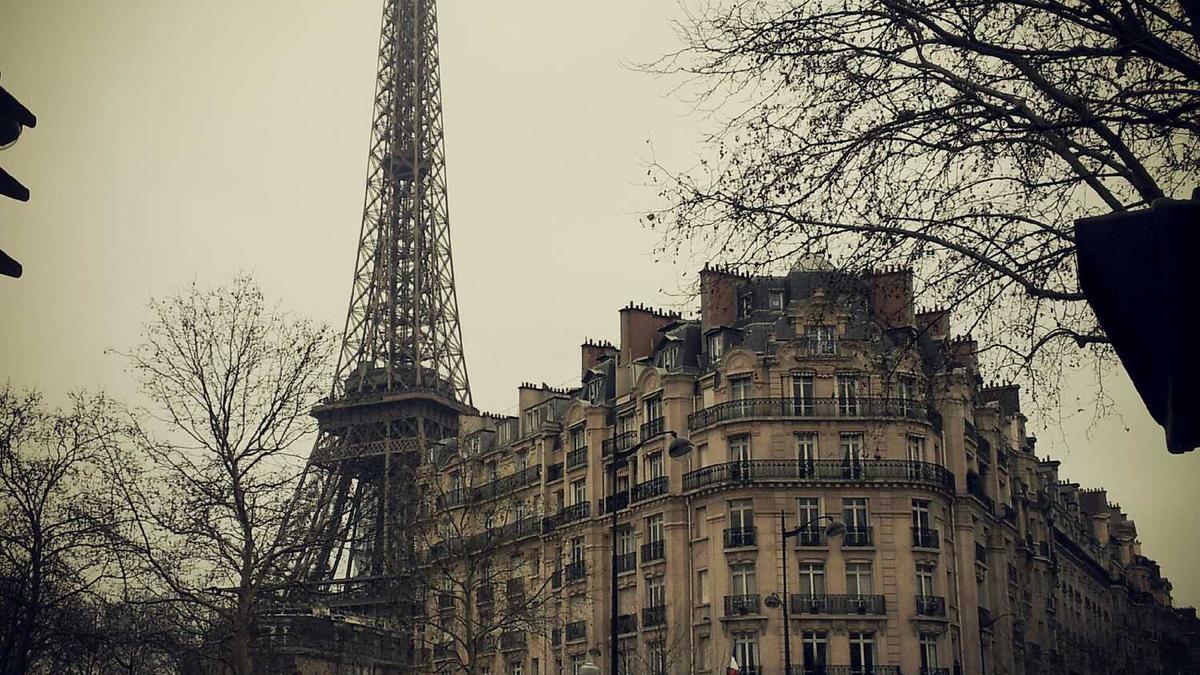 谁知道黑龙江省、哈尔滨市、绥化市的政府、人大人员名单和简历。请告知...